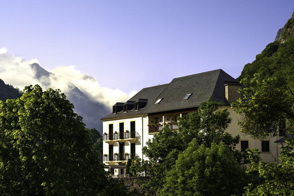 Logis Hotel La Breche De Roland Gedre Exterior photo