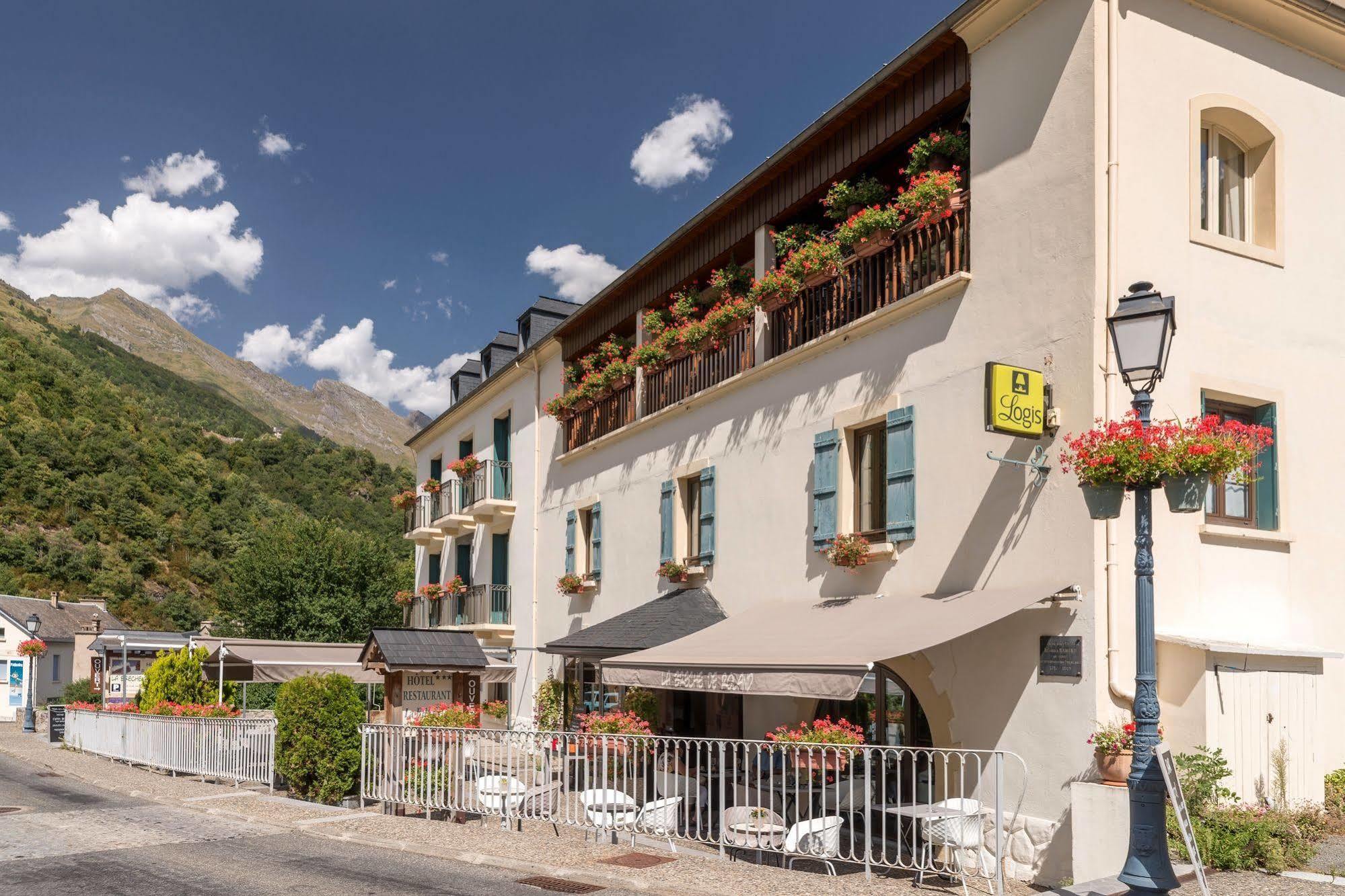 Logis Hotel La Breche De Roland Gedre Exterior photo