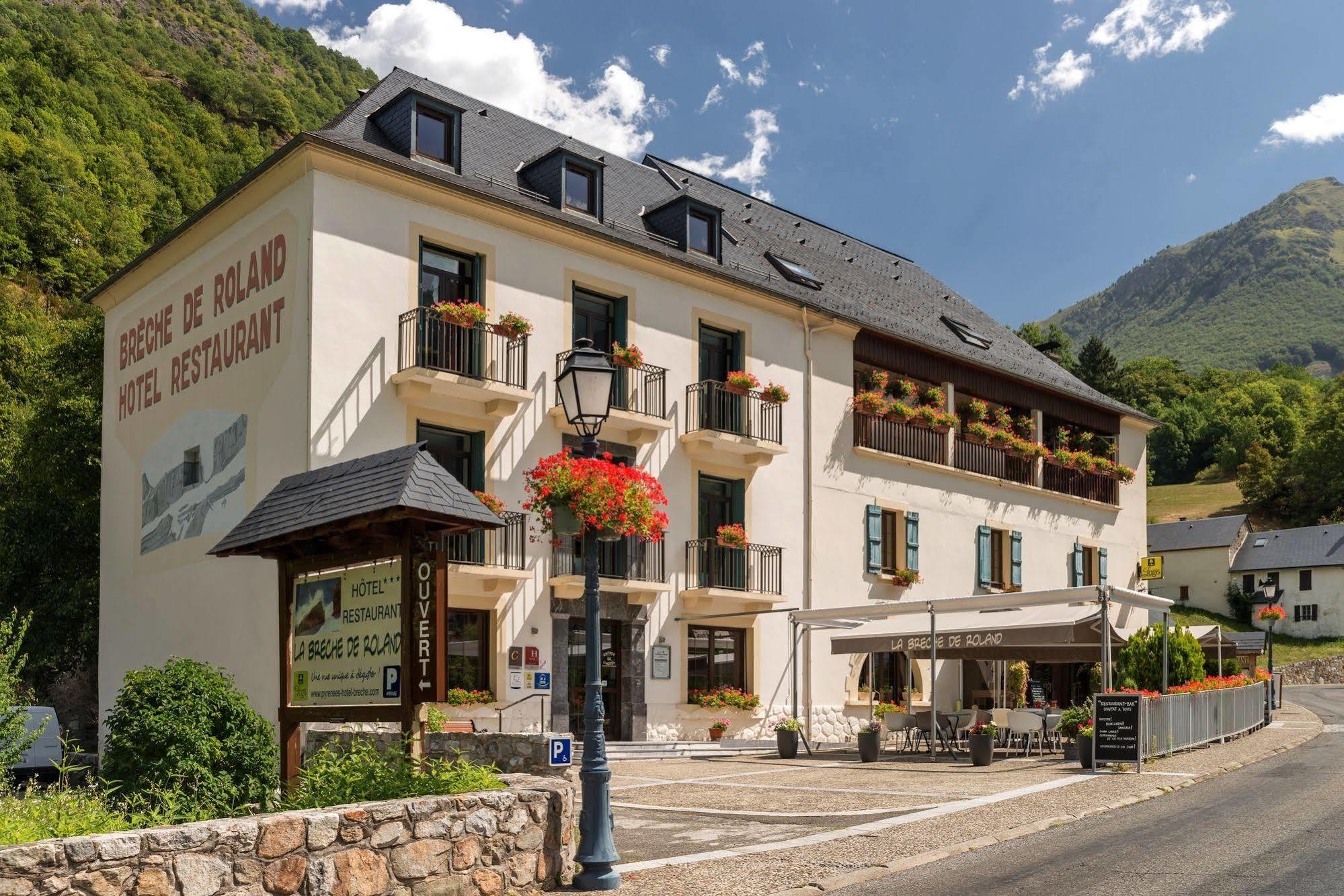 Logis Hotel La Breche De Roland Gedre Exterior photo