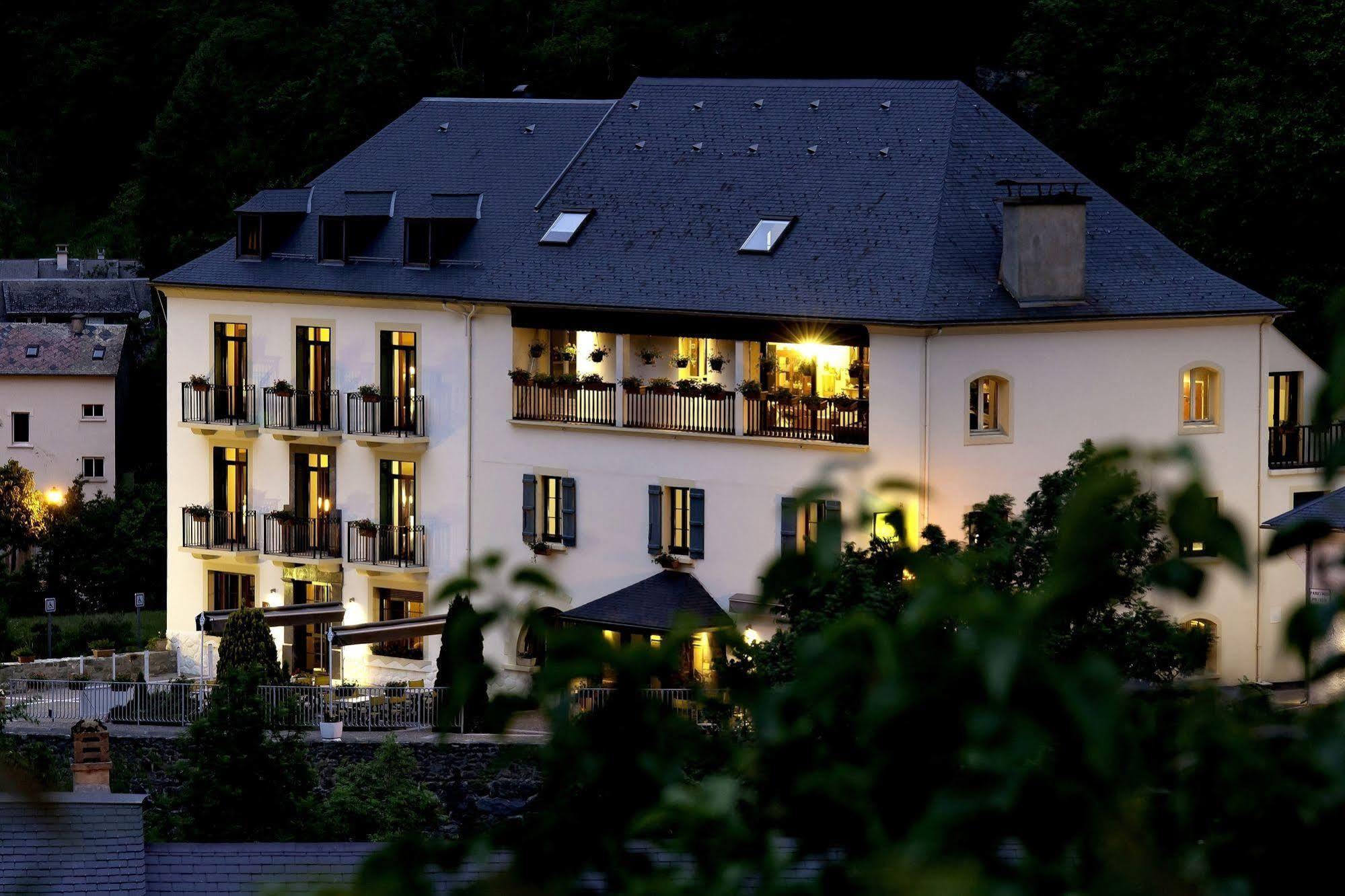 Logis Hotel La Breche De Roland Gedre Exterior photo